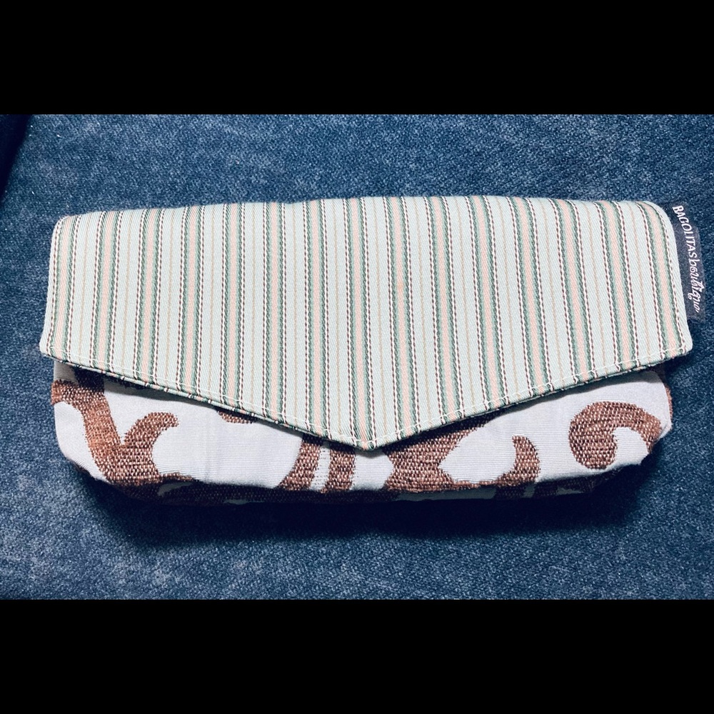 Bagolitas Boutique Small Aqua & Brown Clutch